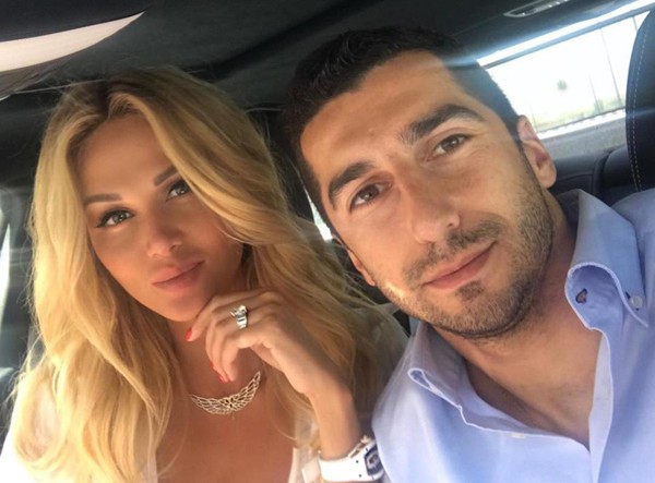 Hoa hậu Nga cặp kè với sao M.U trước ngày lấy chồng Lopyreva và Mkhitaryan chỉ là bạn bè bình thường?