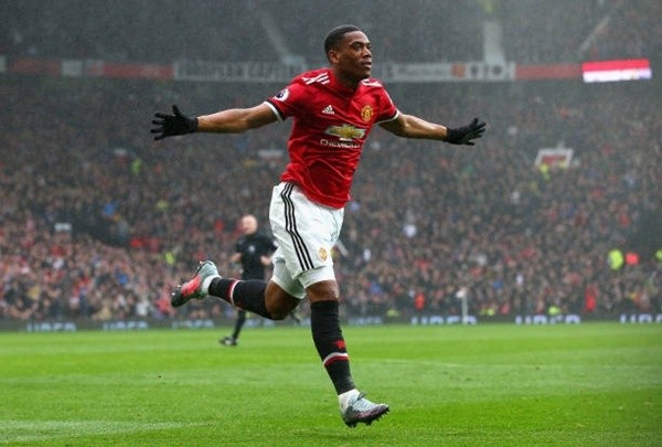 'Người hùng' Martial nhường công cho ân sư Mourinho 'Người hùng' Martial nhường công cho ân sư Mourinho