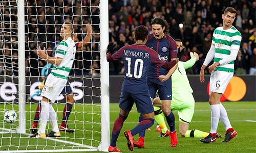 PSG hủy diệt Celtic, phá kỷ lục ghi bàn ở Champions League Một khi gạt bỏ được hiềm khích từ chuyện tranh quyền đá phạt, Neymar và Cavani liên tục bùng nổ, làm nên cơn mưa bàn thắng cho PSG.