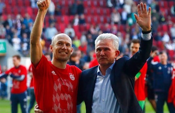 Bayern Munich lên đỉnh vinh quang nhờ ông lão 72 tuổi Bayern Munich lên đỉnh vinh quang nhờ ông lão 72 tuổi