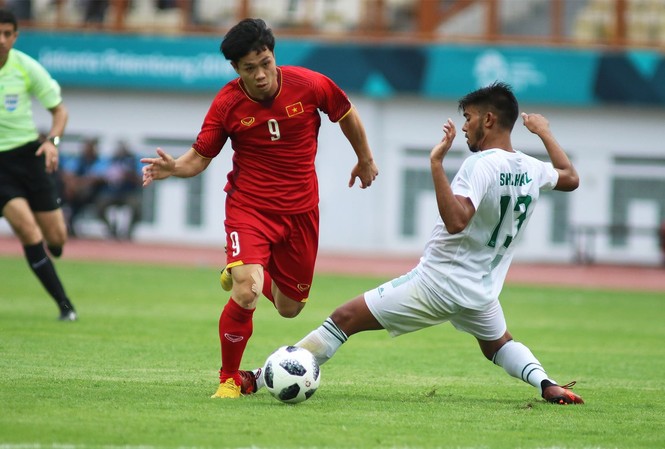 HLV Park Hang Seo: 'Một số cầu thủ chơi chưa được như mong đợi' Công Phượng trong trận đấu với Olympic Pakistan