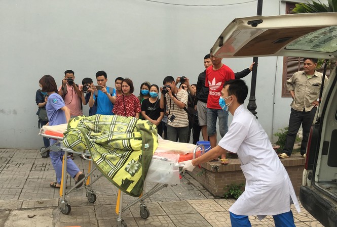 Cháy kinh hoàng ở Trung Văn: Bốn người trong một gia đình tử vong Nạn nhân thứ 6 được đưa đến nhà xác bệnh viện 19-8