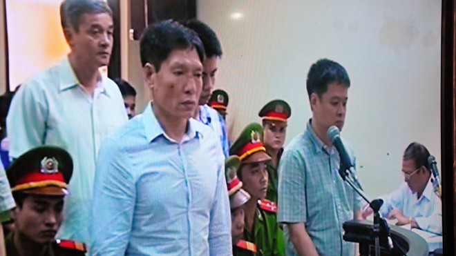 Dương Tự Trọng khẩn thiết xin cho anh trai được sống Dương Tự Trọng khẩn thiết mong Chủ tịch nước cho anh trai mình được sống. Ảnh: Tuấn Nguyễn