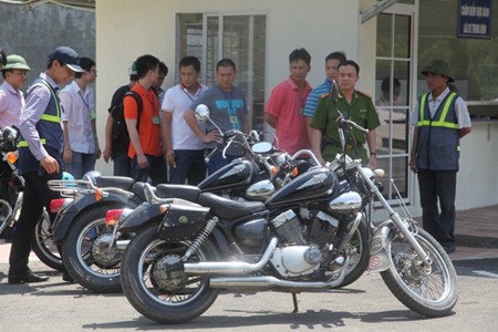 Hà Nội: Lần đầu thi cấp GPLX mô tô phân khối lớn hạng A2 Các thí sinh chuẩn bị dùng xe phân khối lớn thi sát hạch