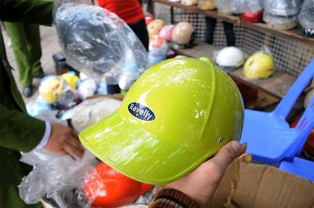 Từ 15/6: Đội mũ bảo hiểm rởm sẽ bị xử phạt Từ 15/6: Đội mũ bảo hiểm rởm sẽ bị xử phạt