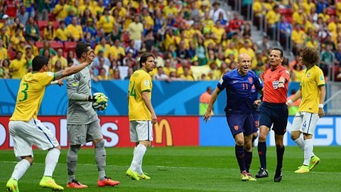 TIN NHANH World Cup sáng 13/7: Brazil thua đau bởi trọng tài? Trọng tài "tặng" Hà Lan quả 11m tưởng tượng