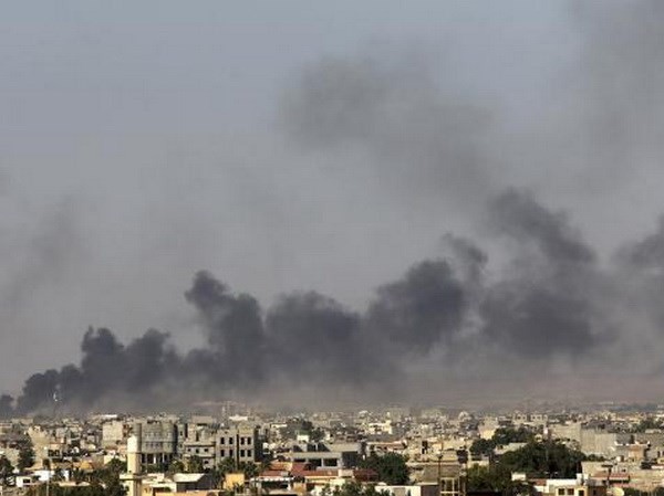 Bản tin 20H: Bạo lực tiếp tục bao trùm Libya, 38 người chết Khói đen trùm thành phố Benghazi sau vụ đụng độ giữa lực lượng đặc nhiệm Libya với các phiến quân Hồi giáo. (Nguồn: Reuters)