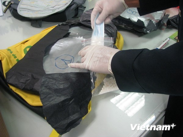 Bản tin 20H: Nữ du khách mang gần 4kg cocaine vào Việt Nam Tang vật vụ bắt giữ gần 4 kg cocaine tại cửa khẩu sân bay quốc tế Tân Sơn Nhất (Ảnh do hải quan cung cấp)