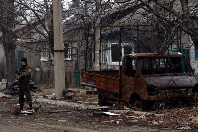 Bản tin 20H: Donetsk tố lính Ukraine nổ súng Đường phố bị tàn phá sao những trận pháo kích ở Donetsk. (Nguồn: kyivpost.com)