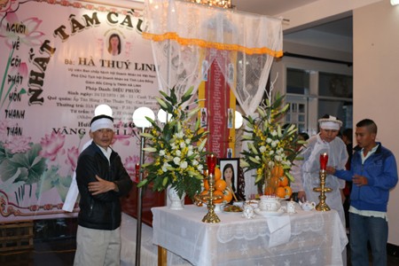 Thi thể nữ doanh nhân Hà Linh đã được về với gia đình Thi thể bà Hà Linh được đưa về gia đình lo hậu sự.