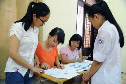 Mỏi mắt chờ phương án xét tuyển đại học Ảnh minh họa.