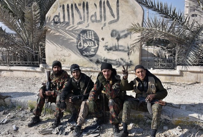 Bản tin 14H: IS đánh úp chiếm Palmyra, 100 quân Syria thiệt mạng Các binh sĩ trung thành với chính phủ Syria (Nguồn: AFP)