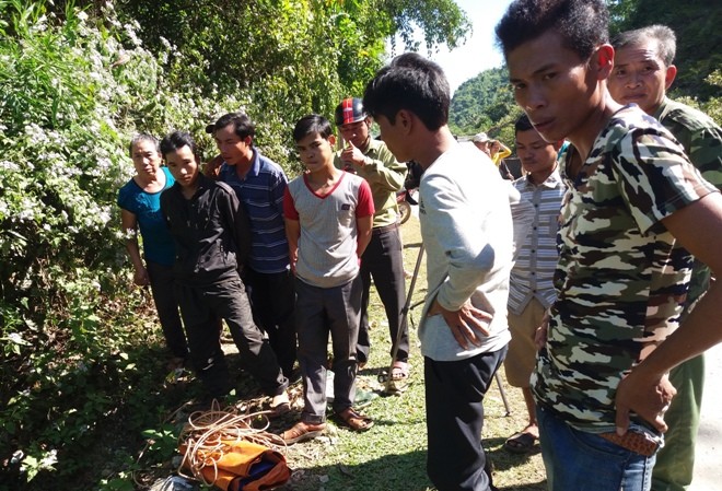 Kinh hãi phát hiện thi thể dưới cống nước ven đường Hiện trường vụ việc.