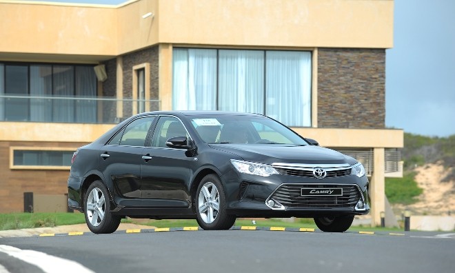 Toyota Camry 2016: Thêm trang bị, hạ giá bán Toyota Camry 2016: Thêm trang bị, hạ giá bán