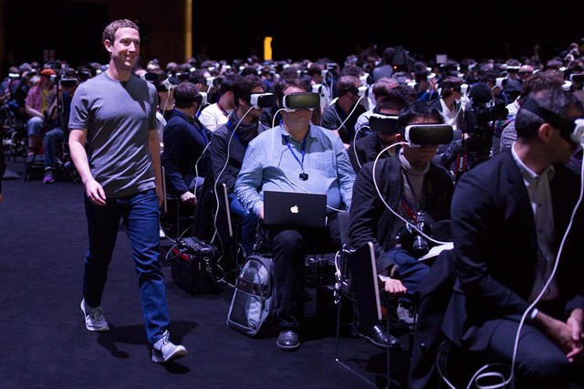AR và VR – Công nghệ ảo xâm chiếm tương lai? Mark Zuckerberg biến mất trong thế giới ảo của người đeo kính VR