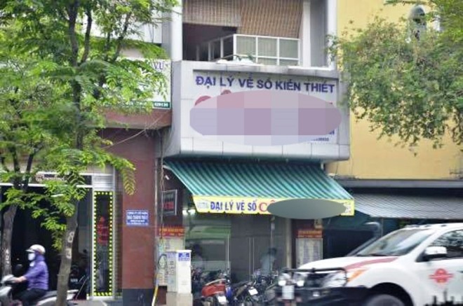 Hai thanh niên xông vào đại lý vé số cướp tiền giữa ban ngày Đại lý nơi xảy ra vụ nghi án cướp tiền. Ảnh CTV
