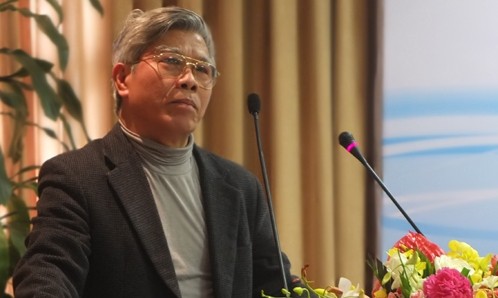 Nguyên Thống đốc Lê Đức Thúy: Lãi suất có thể tăng 1-2% năm nay Nguyên Thống đốc Lê Đức Thúy phát biểu tại hội thảo với những trăn trở về lãi suất ngân hàng. Ảnh: Thanh Lan.