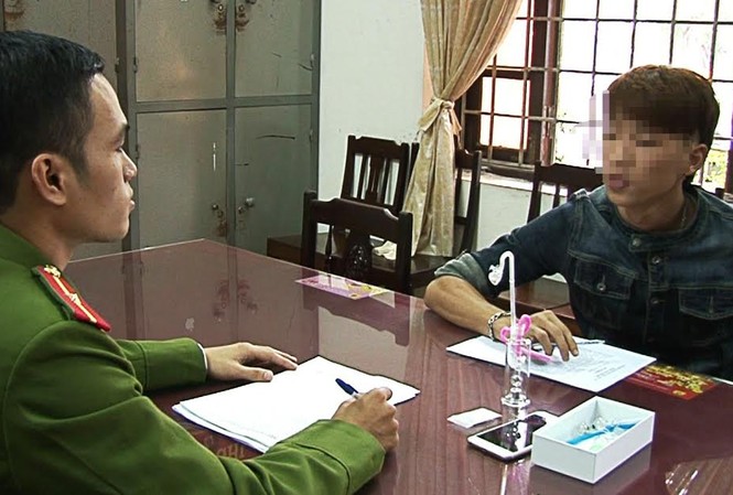 Bắt quả tang 4 sinh viên tụ tập “đập đá” giữa đêm Công an lấy lời khai đối với “chủ mưu” Nguyễn Đắc T.