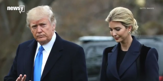 Ông Trump tưởng niệm đặc nhiệm Mỹ thiệt mạng ở Yemen Tổng thống Trump và con gái trong chuyến thăm bất ngờ đến căn cứ không quân ở tiểu bang Delaware.