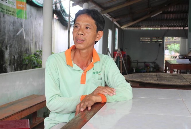 Nợ đầm đìa vì tưởng trúng số 14 tỉ đồng Ông Phan Thiện Khanh - Bí thư chi bộ ấp Định Khánh B đang thuật lại sự việc
