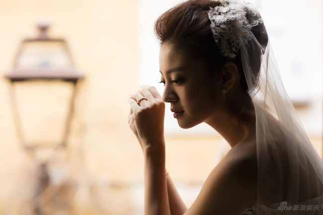 Lấy chồng tỷ phú, sao “Ỷ thiên đồ long ký” đeo nhẫn từ vỏ lon nước An Dĩ Hiên gây bất ngờ vì đột ngột tuyên bố kết hôn.