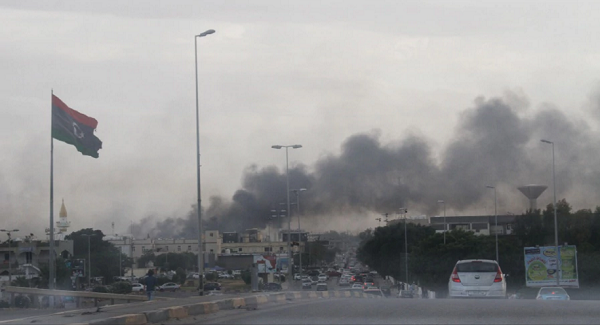 Phiến quân Hồi giáo Libya tuyên bố giải tán Nội chiến khiến thành phố Tripoli chìm ngập trong khói lửa bom đạn.