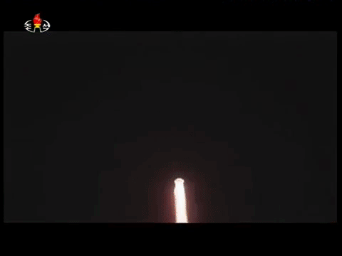Triều Tiên công bố hình ảnh vụ thử tên lửa ICBM Hwasong-14 Theo Yonhap, đoạn video ghi lại cảnh phóng thử tên lửa Hwasong-14 vào tối ngày 28/7 đã được đài truyền hình Trung ương Triều Tiên KCTV công bố vào ngày hôm nay (29/7).