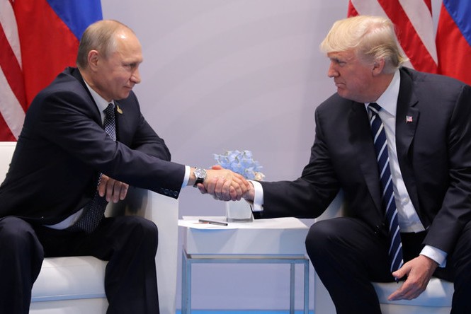 Tổng thống Nga - Mỹ sẽ hội đàm tại Đà Nẵng vào ngày mai Tổng thống Nga Vladimir Putin và người đồng cấp Mỹ Donald Trump dự kiến sẽ hội đàm vào thứ Sáu (10/11) tại APEC 2017 ở Đà Nẵng. Ảnh: Reuters