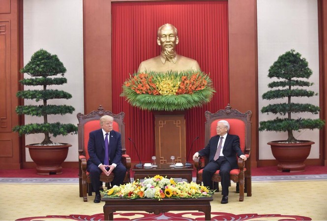 Tổng Bí thư Nguyễn Phú Trọng tiếp Tổng thống Hoa Kỳ Donald Trump Tổng Bí thư Nguyễn Phú Trọng đã tiếp Tổng thống Hoa Kỳ Donald Trump tại Trụ sở Trung ương Đảng. Ảnh: Như Ý