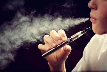 Hút thuốc lá điện tử có thể bị ảnh hưởng bởi hóa chất gây ung thư Hút thuốc lá điện tử có thể bị ảnh hưởng bởi hóa chất gây ung thư