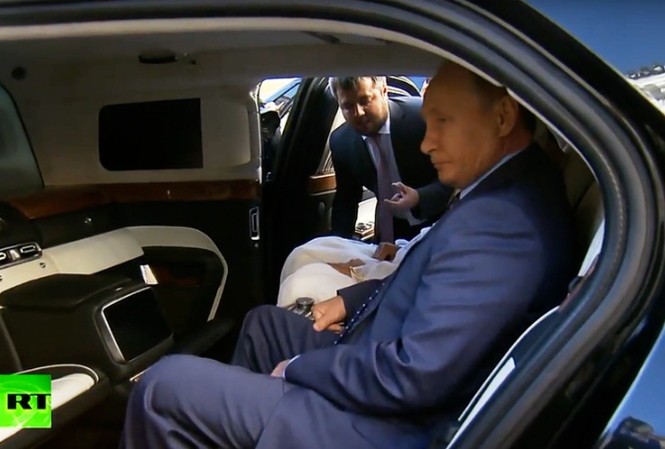Bản tin 8H: Ông Putin khoe chiếc limousine mới Bản tin 8H: Ông Putin khoe chiếc limousine mới