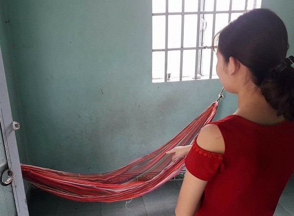 Cho thôi việc phó trưởng công an xã bị nữ sinh tố sàm sỡ Hiện trường xảy ra vụ việc.