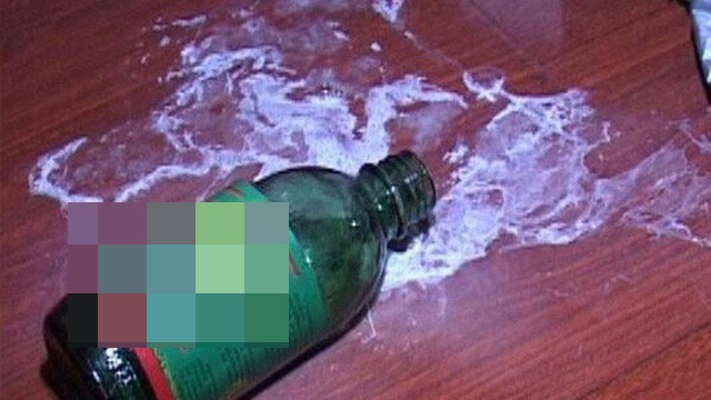 Bản tin 8H: Vợ vỡ nợ hàng chục tỷ, chồng uống thuốc cỏ tự tử Ảnh minh họa.
