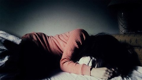 Bản tin 8H: Cô gái 18 tuổi bị thiếu niên 14 xông vào nhà cưỡng hiếp Ảnh minh họa.