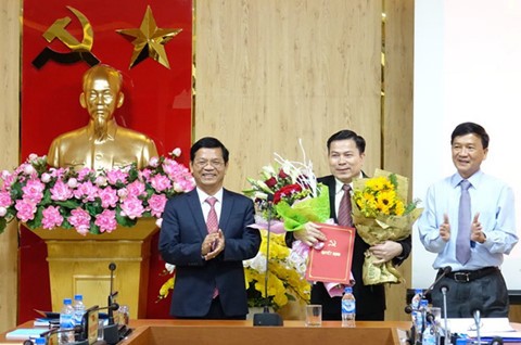 Bản tin 8H: Bổ nhiệm tân Phó tổng thanh tra Chính phủ Tân Phó Tổng Thanh tra Chính phủ Trần Văn Minh (ở giữa).