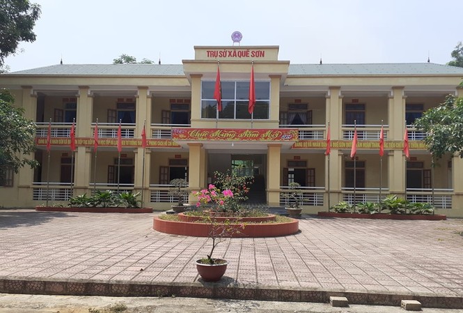 Bản tin 8H: ‘Ăn chặn’ tiền hỗ trợ của dân, chủ tịch xã bị cách chức Trụ sở UBND xã Quế Sơn, huyện Quế Phong (Nghệ An). Ảnh: Cảnh Thắng/DV