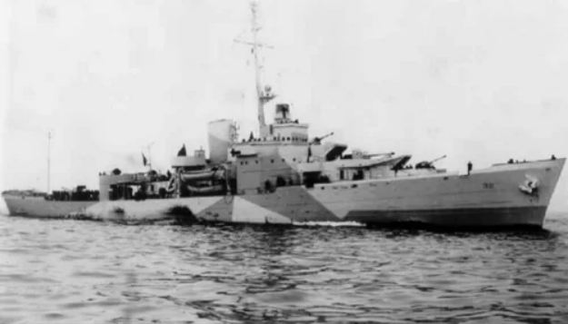 Cuộc đối đầu giữa tàu Tuần duyên Mỹ và tàu ngầm Đức USCGC Campbell trước một chuyến tuần tra năm 1942. Ảnh: USCG.