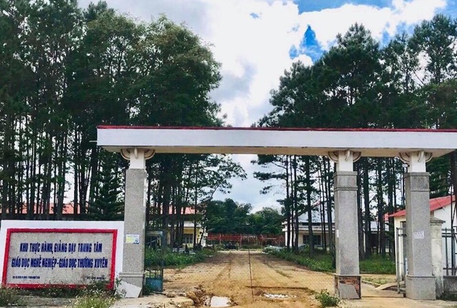 Bản tin 8H: Trung tâm dạy nghề bỏ không vẫn xin 350 triệu nâng cấp Trung tâm Giáo dục nghề nghiệp - Giáo dục thường xuyên ở Kon Tum. Ảnh: VTC News