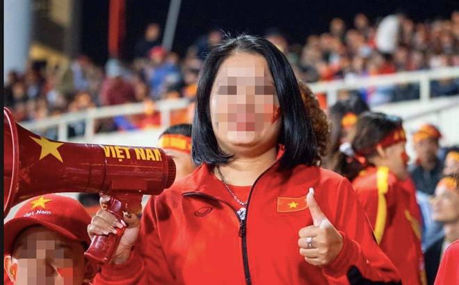 Nữ CĐV bị dân mạng công kích vì hát ‘Bay lên trời là bay ra ngoài’ Nữ CĐV hát: “Bay lên trời là bay ra ngoài” gây ức chế cho khán giả xem bóng đá.
