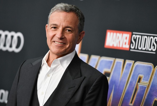 Người đàn ông quan trọng thứ 2 của 'nhà chuột' Disney bất ngờ từ chức Bob Iger từ chức CEO của Disney.