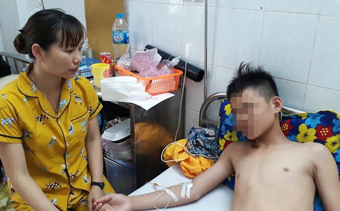 Bản tin 8H: Thầy giáo đánh học sinh nhập viện Lê Phước Duy nằm điều trị tại Bệnh viện Đa khoa tỉnh Thanh Hóa. Ảnh: Lê Hoàng/VNE