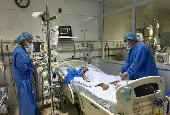 Lần đầu tiên tại Việt Nam 2 bệnh nhân nhận gan từ 1 người hiến chết não Lần đầu tiên tại Việt Nam 2 bệnh nhân nhận gan từ 1 người hiến chết não