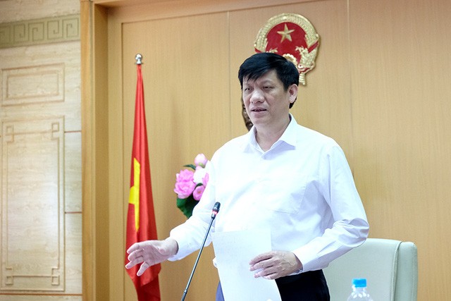 Quyền Bộ trưởng Bộ Y tế: Cần chuẩn bị nhân lực, vật chất cho tình huống dịch lan rộng Quyền Bộ trưởng Bộ Y tế Nguyễn Thanh Long