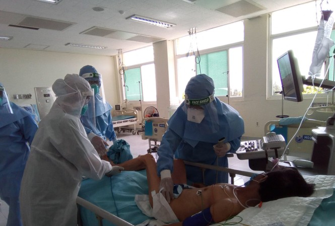 Hội chẩn sức khoẻ 15 ca bệnh COVID-19 nặng Hội chẩn sức khoẻ 15 ca bệnh COVID-19 nặng