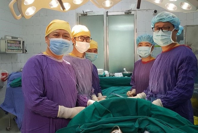 Cứu sống người đàn ông ăn 'đầy bụng' dao lam, bật lửa, túi nilon... Cứu sống người đàn ông ăn 'đầy bụng' dao lam, bật lửa, túi nilon...