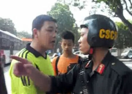Tạm giam thanh niên hù dọa cảnh sát Tạm giam thanh niên hù dọa cảnh sát