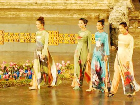 Sông Hương hội ngộ áo dài Sông Hương hội ngộ áo dài