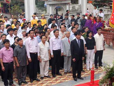 Vĩnh Phúc sẵn sàng cho Tuần Văn hóa – Du lịch 2013 Sáng 22/3, lãnh đạo tỉnh Vĩnh Phúc đã tổ chức trọng thể Lễ cáo trước ngày khai mạc lễ hội Tây Thiên tại Đền Thượng thờ Quốc mẫu Tây Thiên
