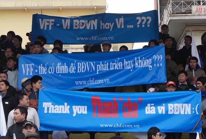 CĐV đội bóng của bầu Kiên công kích VFF CĐV đội bóng của bầu Kiên công kích VFF