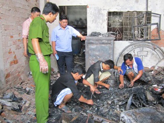 Cháy tiệm vàng chết cả nhà 4 người có thể do chập điện Cháy tiệm vàng chết cả nhà 4 người có thể do chập điện